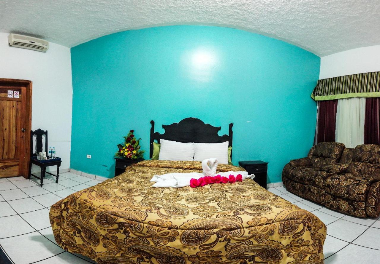 Uw Oasis Hotel La Ceiba Dış mekan fotoğraf