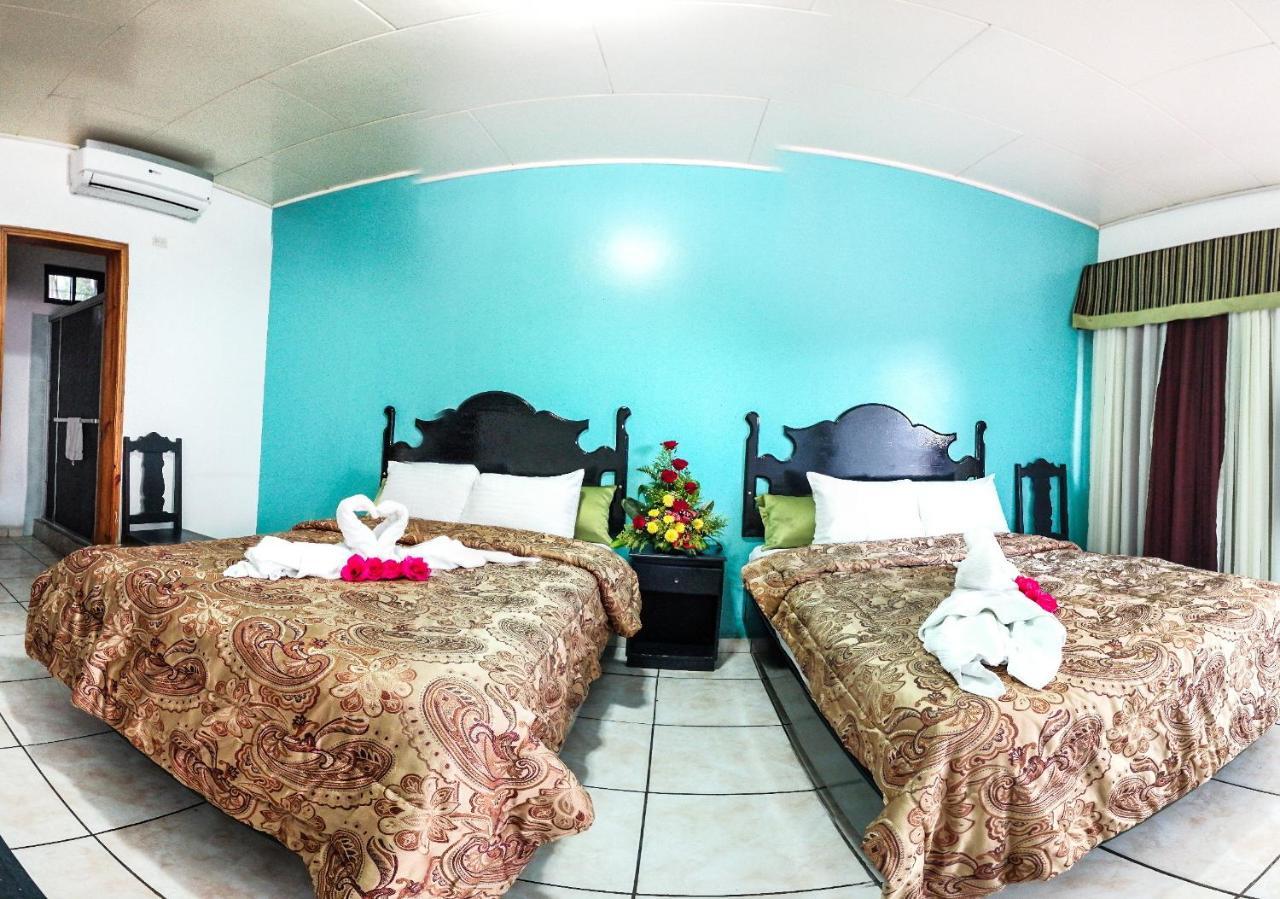 Uw Oasis Hotel La Ceiba Dış mekan fotoğraf