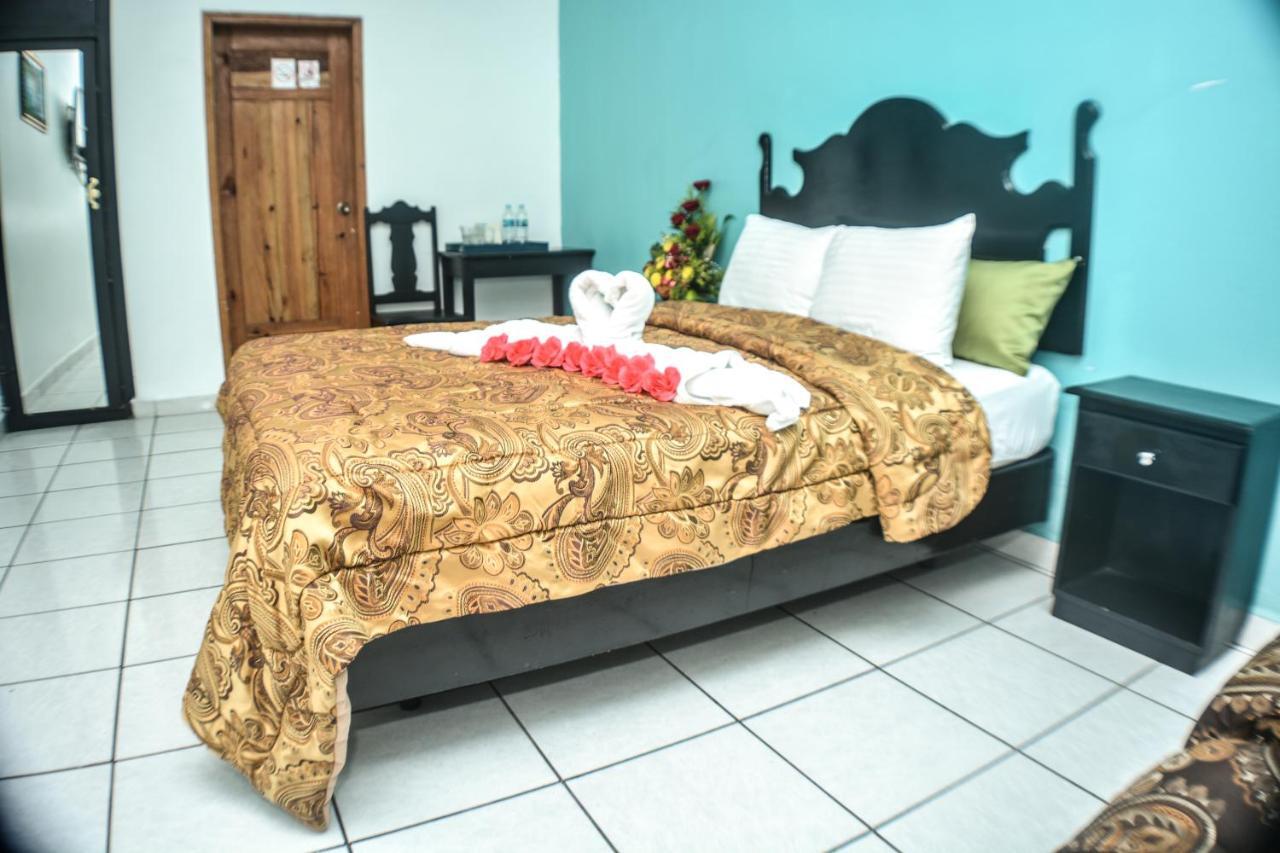 Uw Oasis Hotel La Ceiba Dış mekan fotoğraf