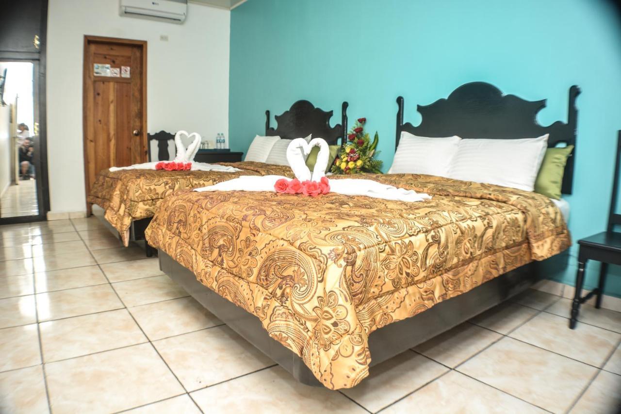Uw Oasis Hotel La Ceiba Dış mekan fotoğraf